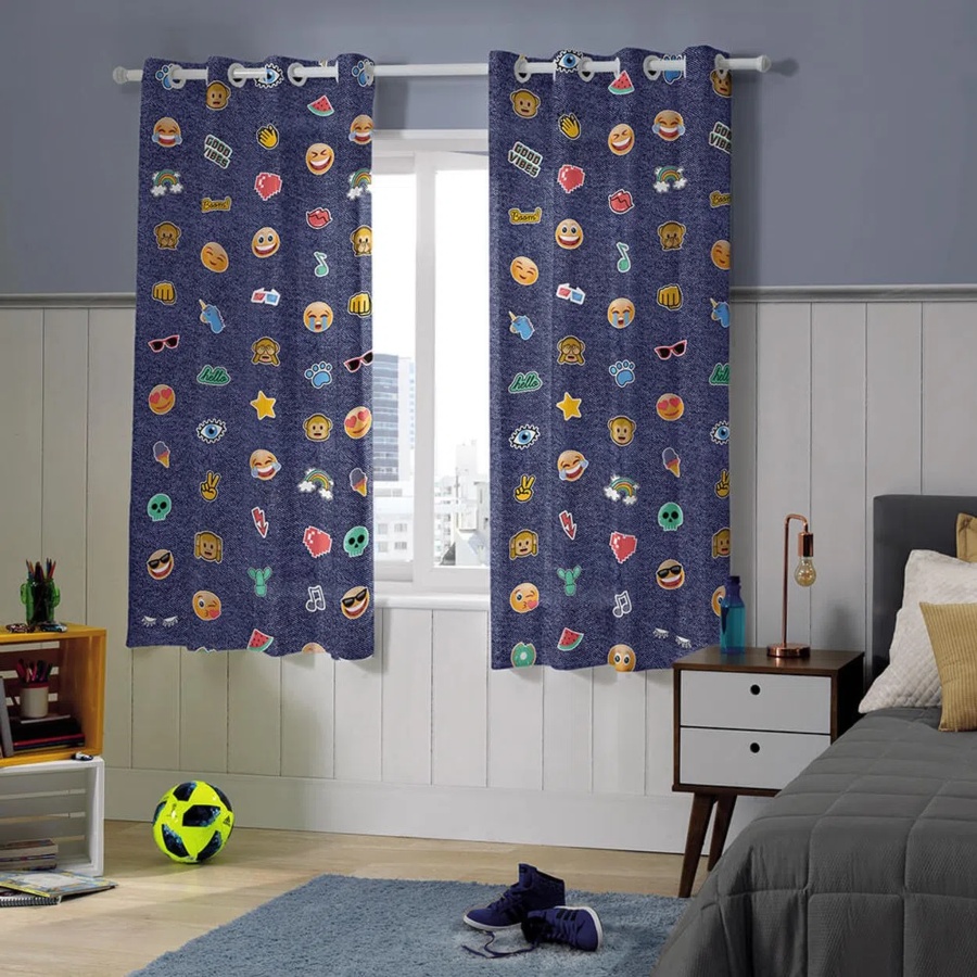 A imagem mostra um exemplo de uma cortina para quarto infantil.